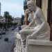 ...ci ritroviamo su uno scenografico balcone protetto ai lati dalle due splendide statue di Adamo ed Eva